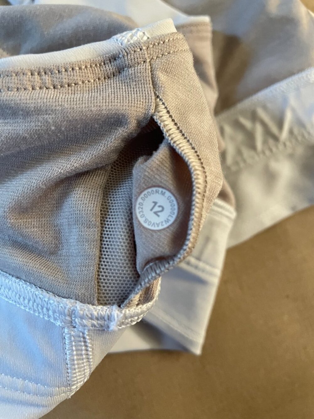 Lululemon Sports Bra Sz 12 White Energy Longline Yoga Gym Luxtreme - Picture 8 of 8